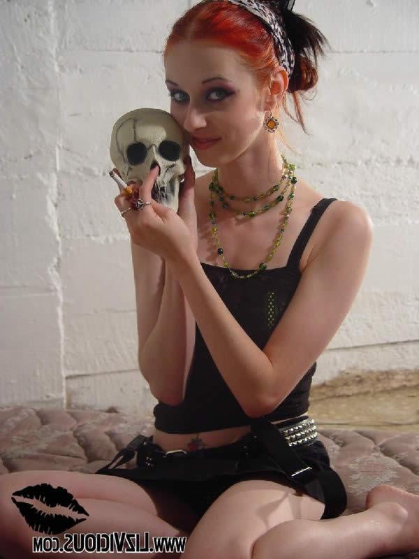 18P Two lesbian goth chicks play with a vibrator