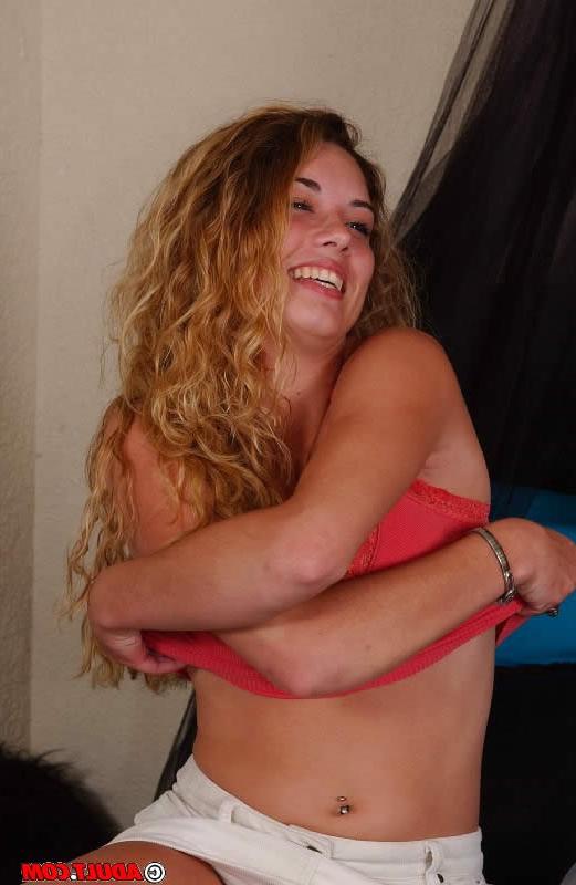 18P Three cute lesbians play with a dildo