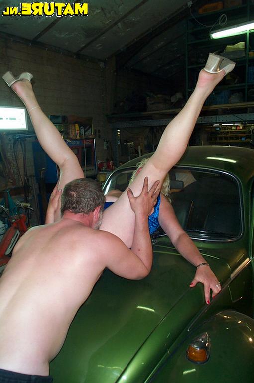 16P Mature slut getting fucked in her local garage