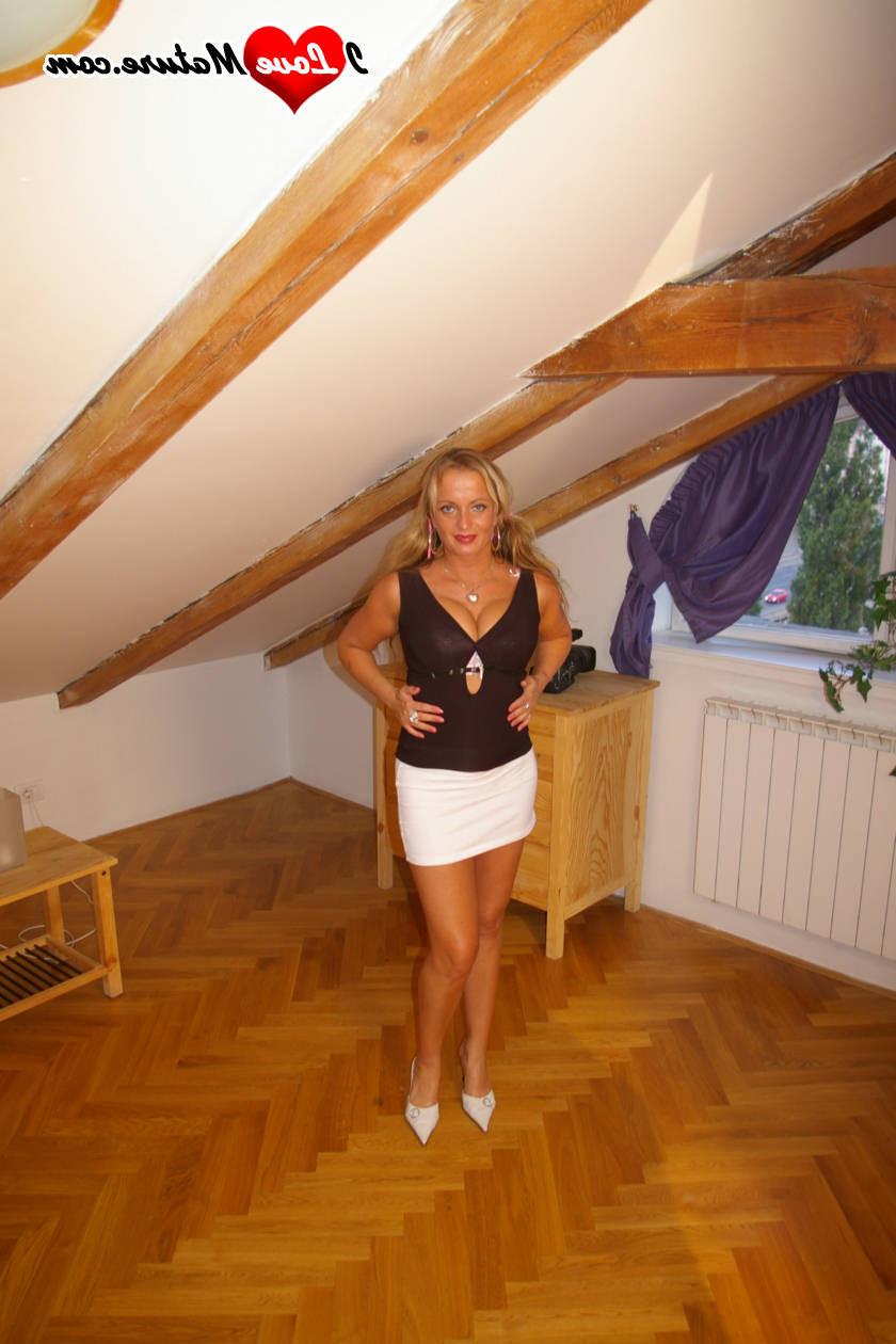 16P Hot MILF getting nasty on the attic when her kids are at school