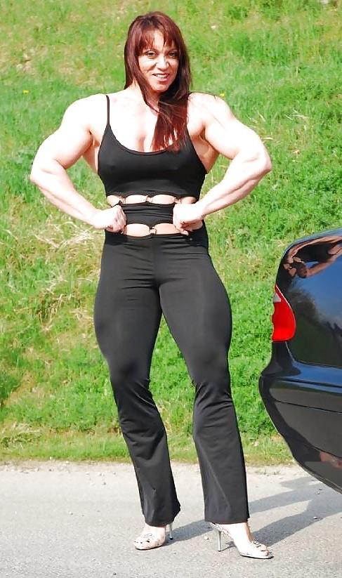 25P Sexy Female Muscle - jana linke sippl