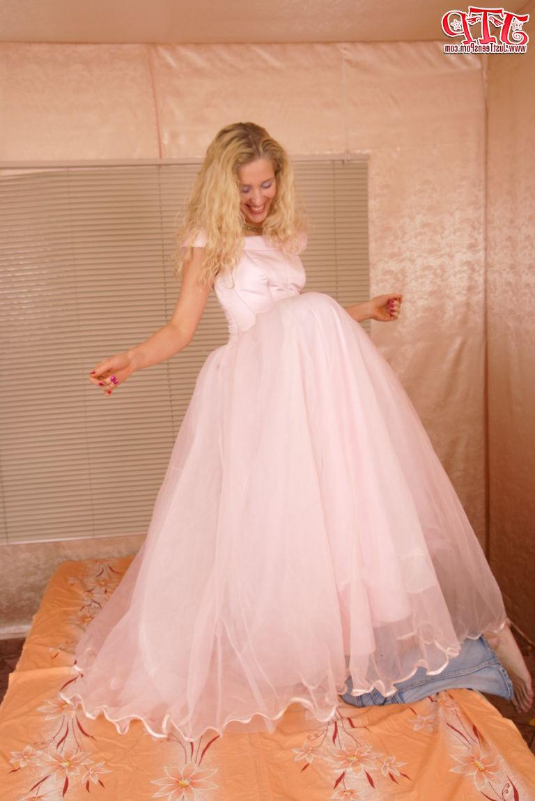 20P Bride takes penis