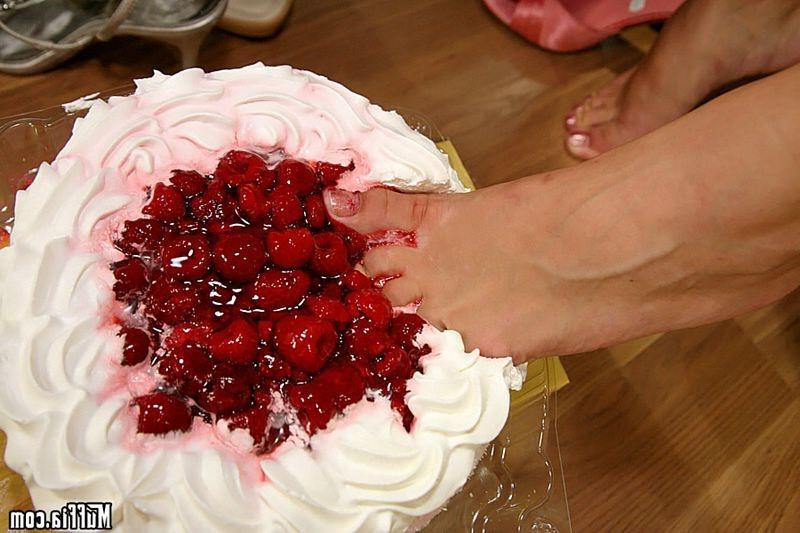 15P Tony eats strawberry cake off her sexy feet