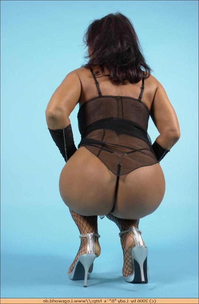 12P Lady Barbara foot fetish in black fishnet stockings