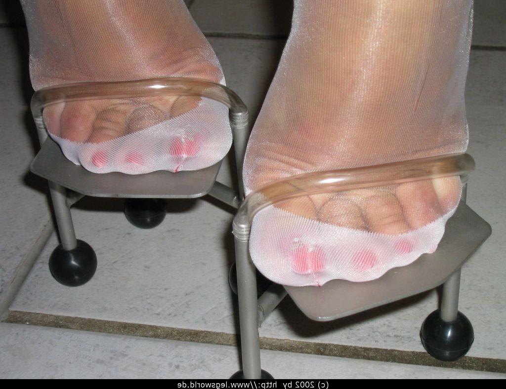 12P Leggy amateur wearing strange hi-tech heels