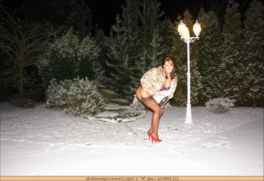 12P Leggy lady in in nude stockings posing outdoor