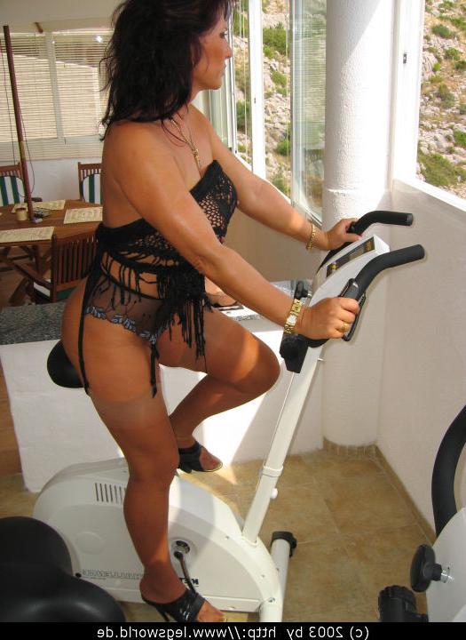 12P Leggy lady B in stockings getting fit in gym