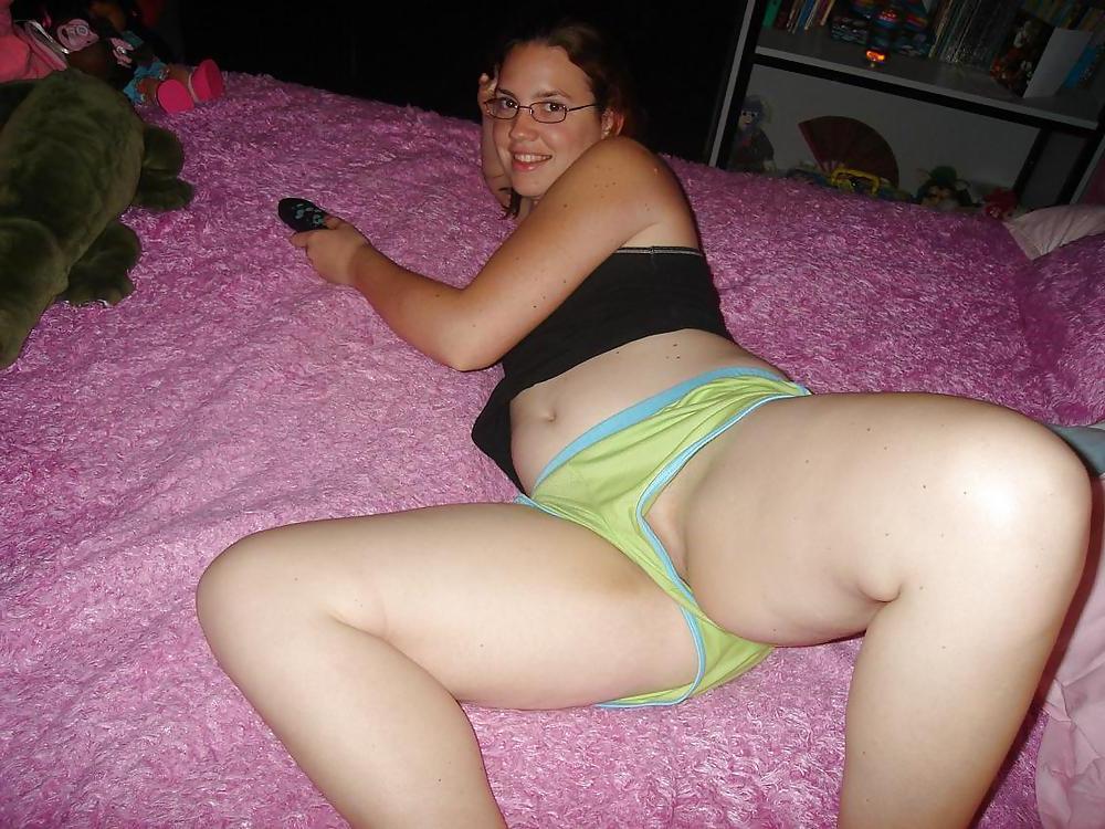 18P HORNY CHUBBY GIRL