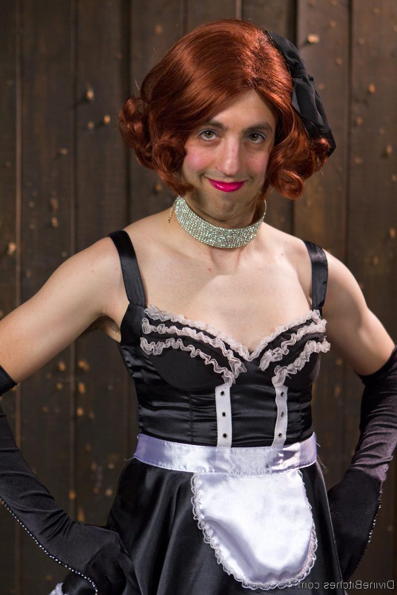 20P Resident Divine Bitch, Mona Wales, returns looking drop dead gorgeous for an exp