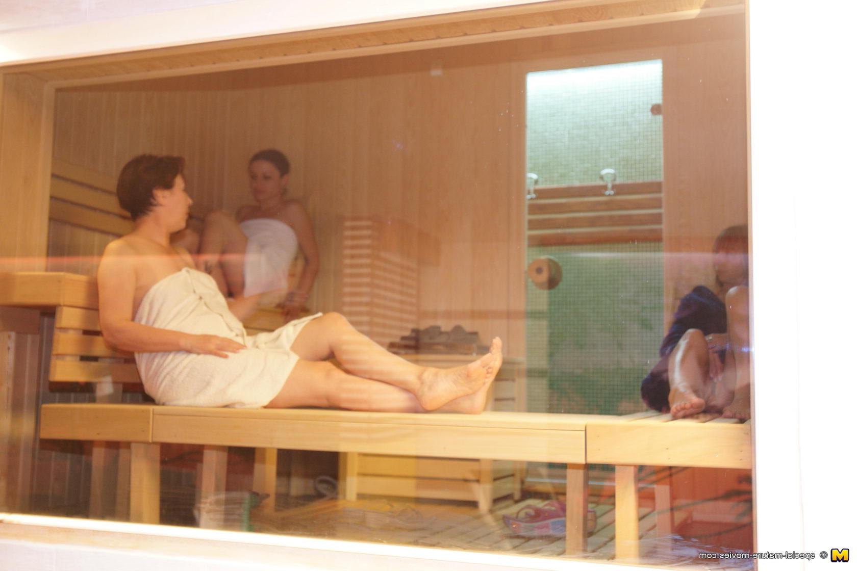 15P Lets have a look at an all female mature sauna