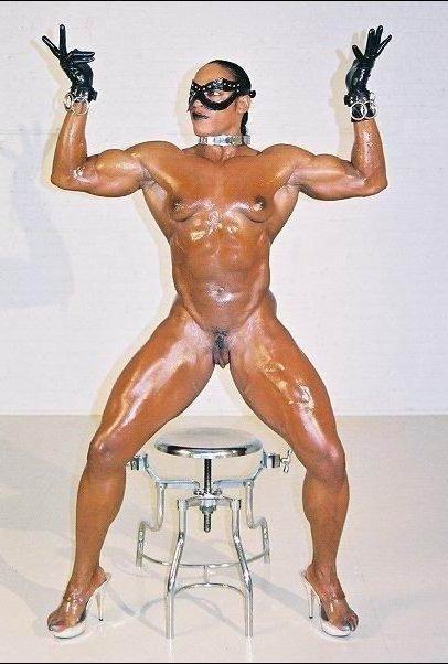 15P hot female bodybuilders showing off their muscles