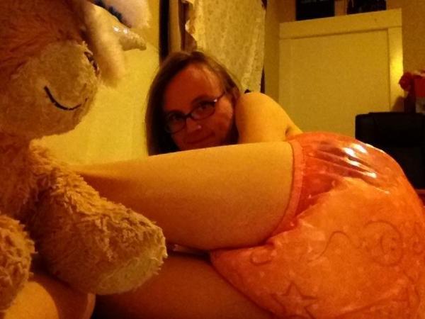 10P Cutie Riley Kilo enjoys wearing diapers and age regression play