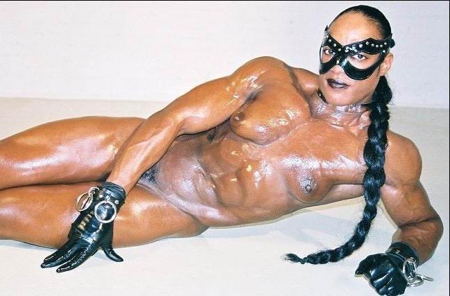 12P hot female bodybuilders posing and in action
