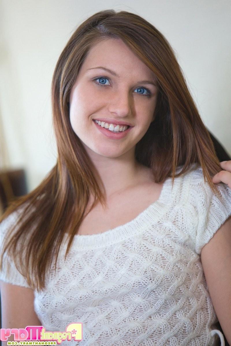 16P Pregnant teen fingers her pussy