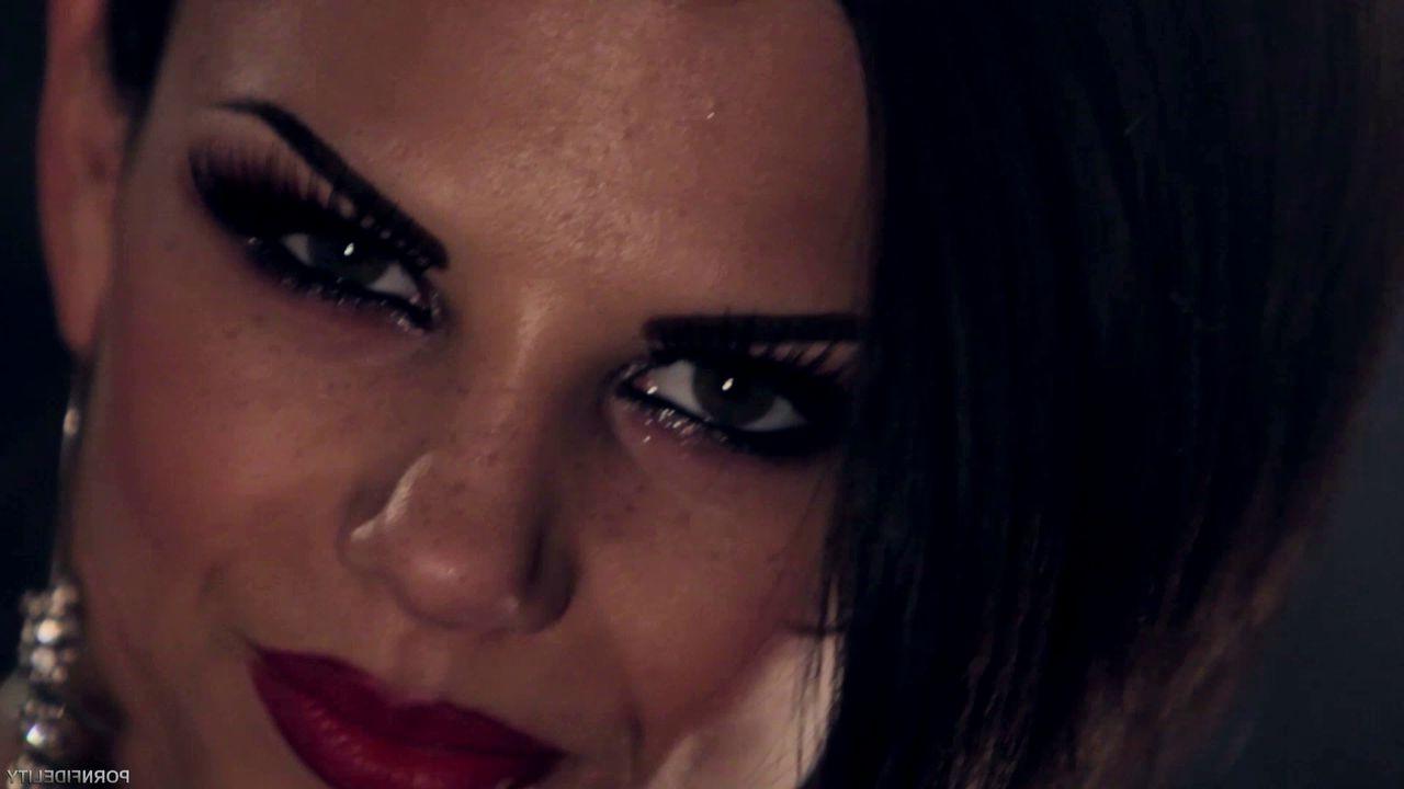 15P Tattooed Bonnie Rotten likes it rough during sex