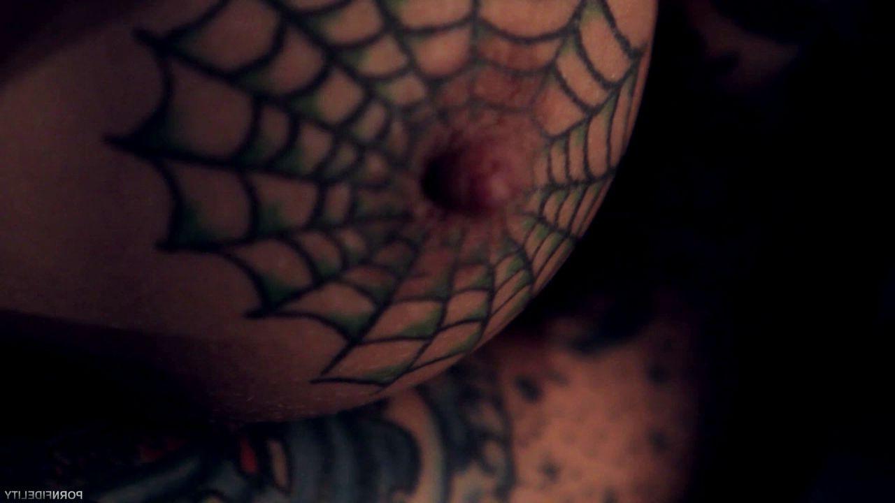 15P Tattooed Bonnie Rotten likes it rough during sex