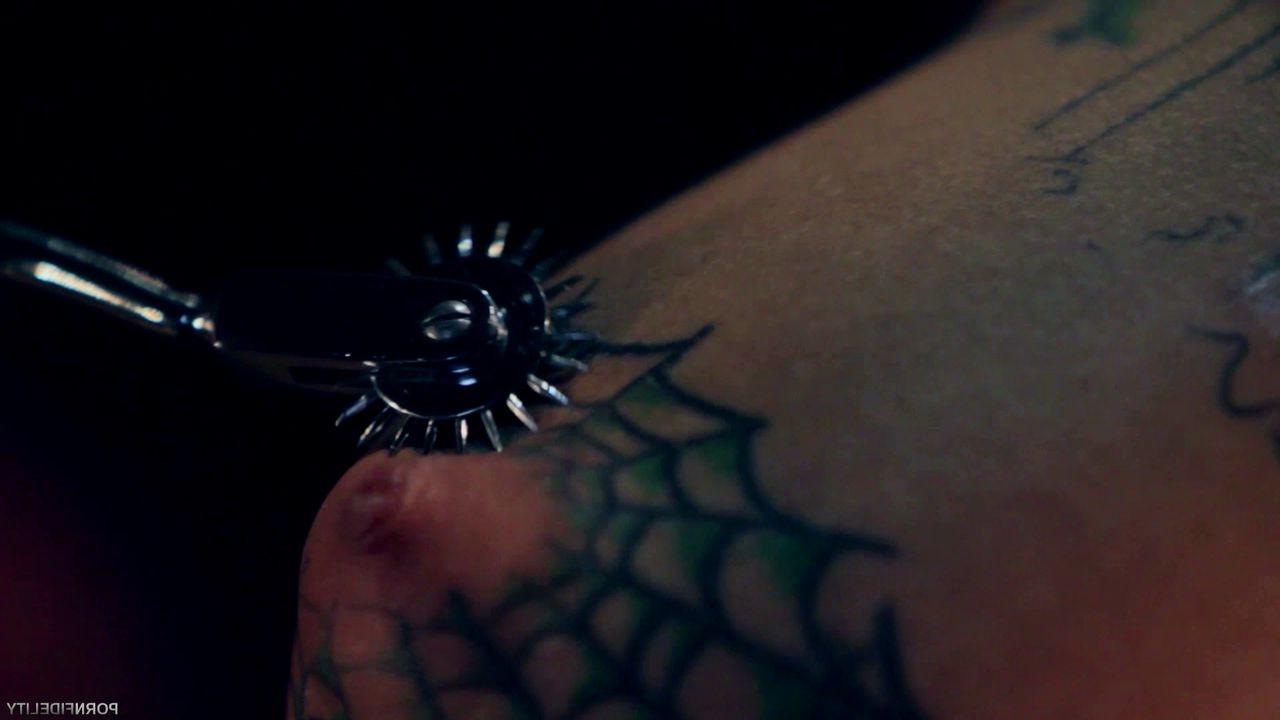 15P Tattooed Bonnie Rotten likes it rough during sex