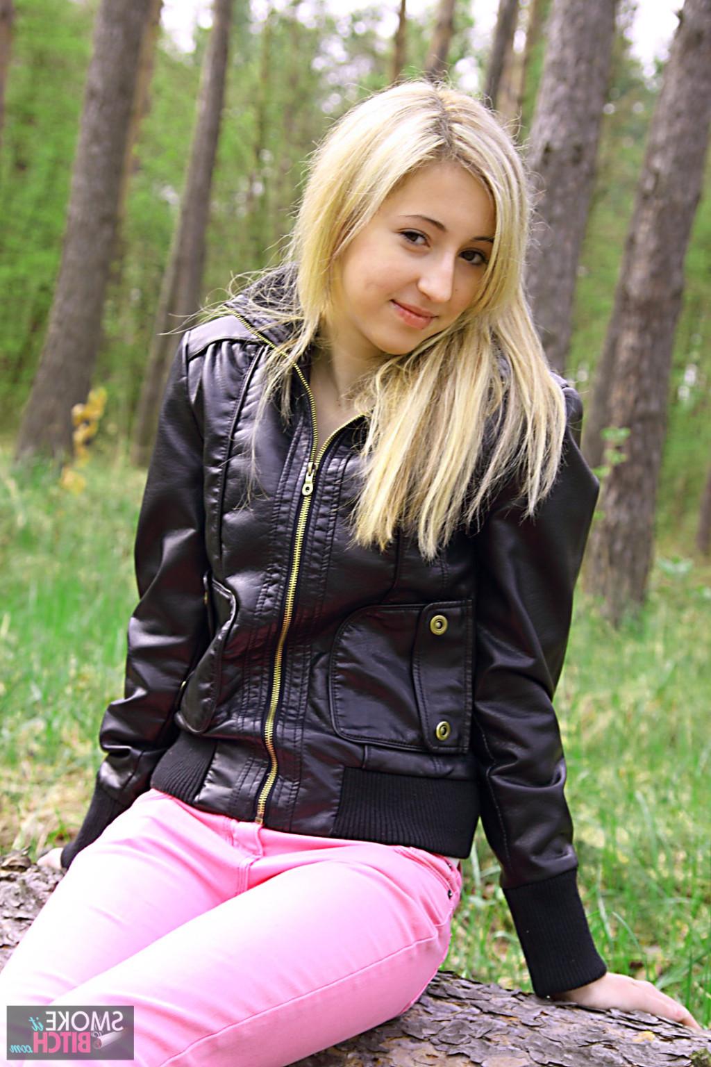 16P Smoking Blow Job in the Woods 