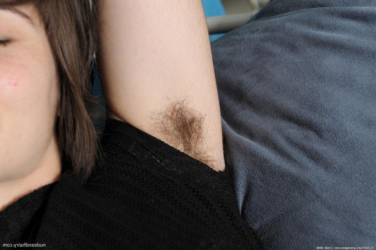 15P Hairy natural amateur Sally spreading snatch