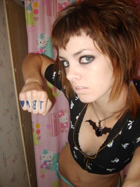 15P Freaky Punk Chicks