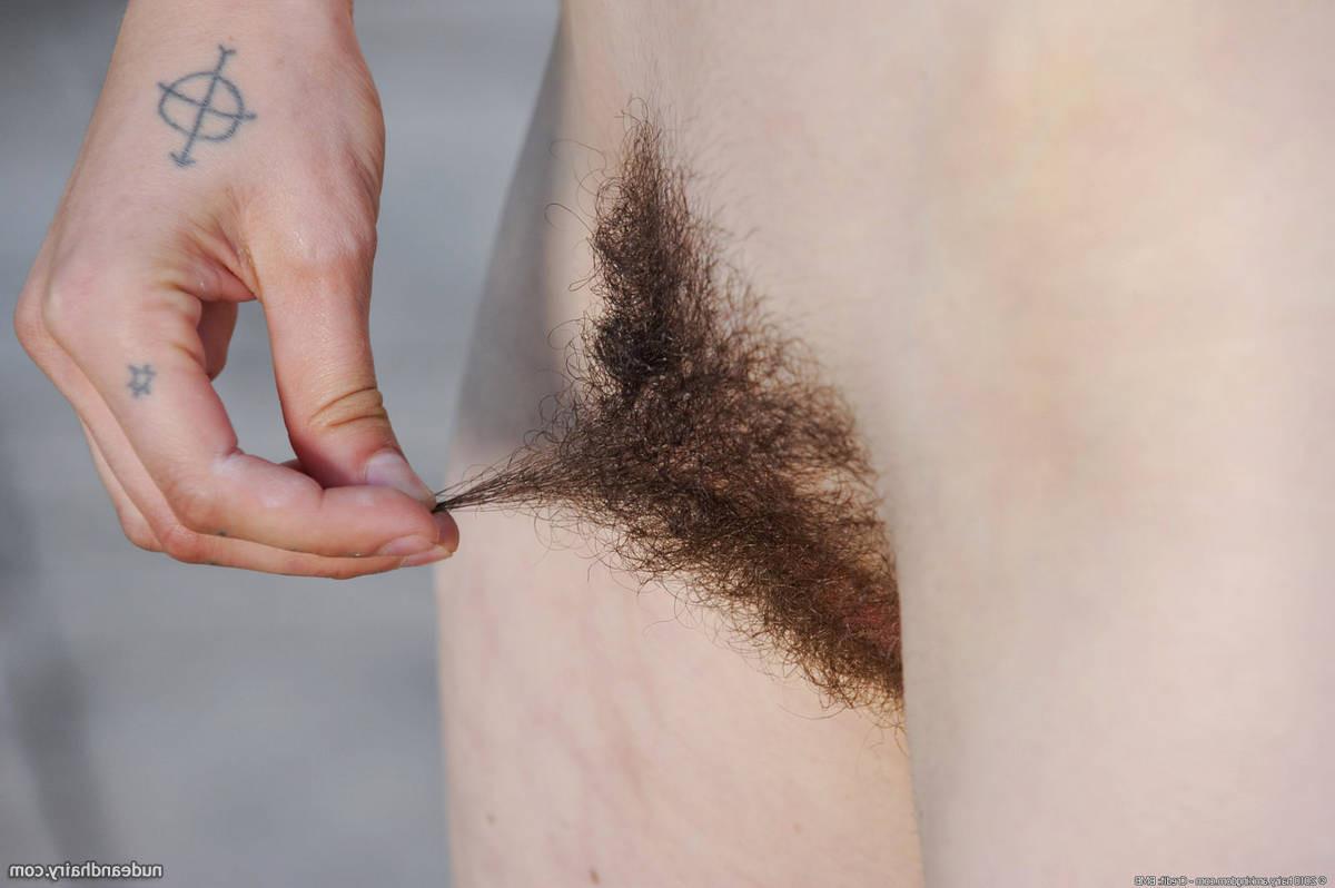 15P Hairy amateur girl Destiny spreading muff