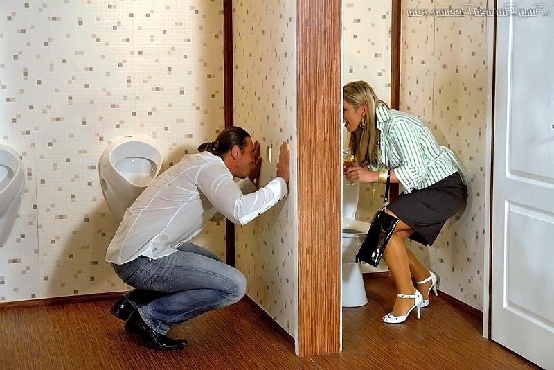 20P Blonde enjoys a golden shower through a gloryhole