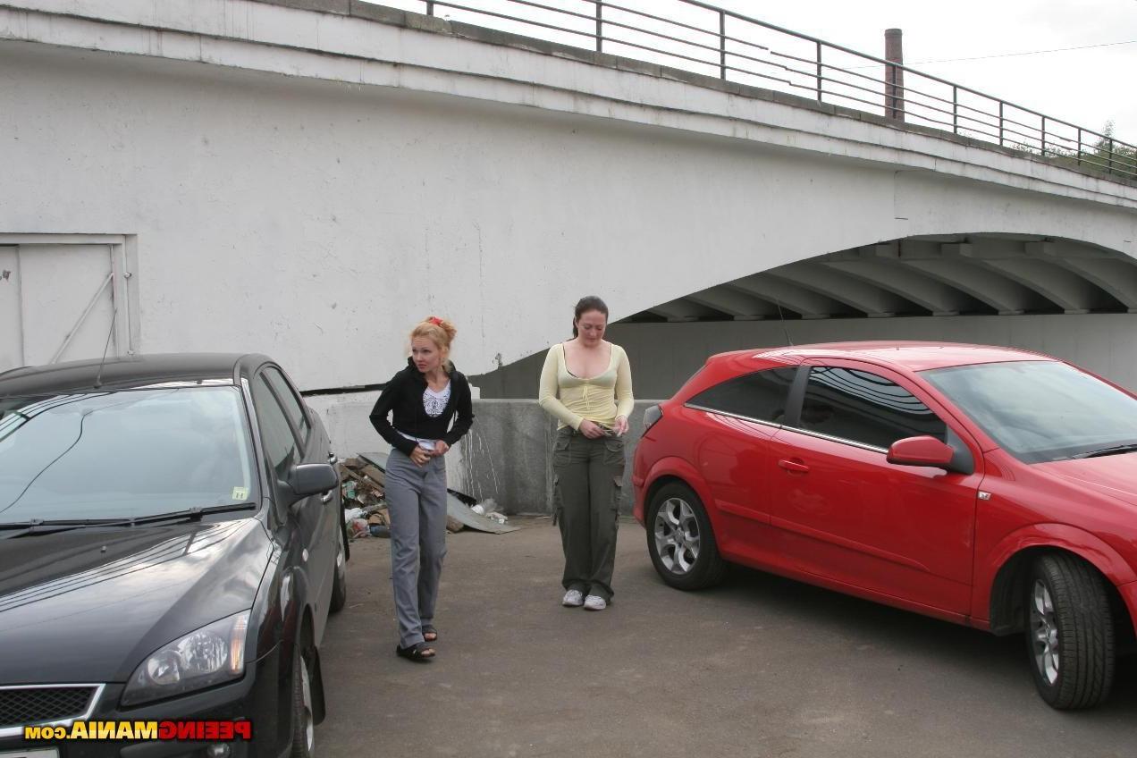 15P A couple of nasty squatted gals empty their bladders among the cars