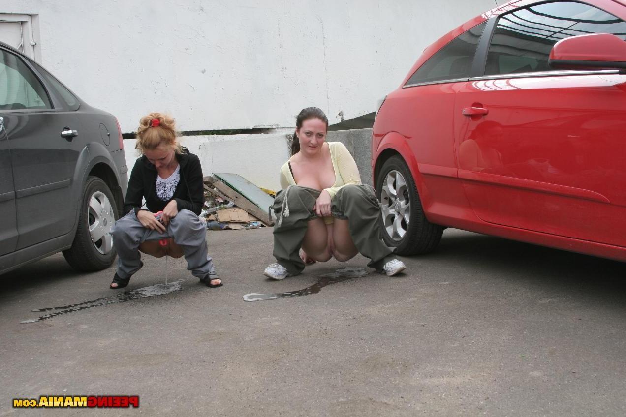 15P A couple of nasty squatted gals empty their bladders among the cars