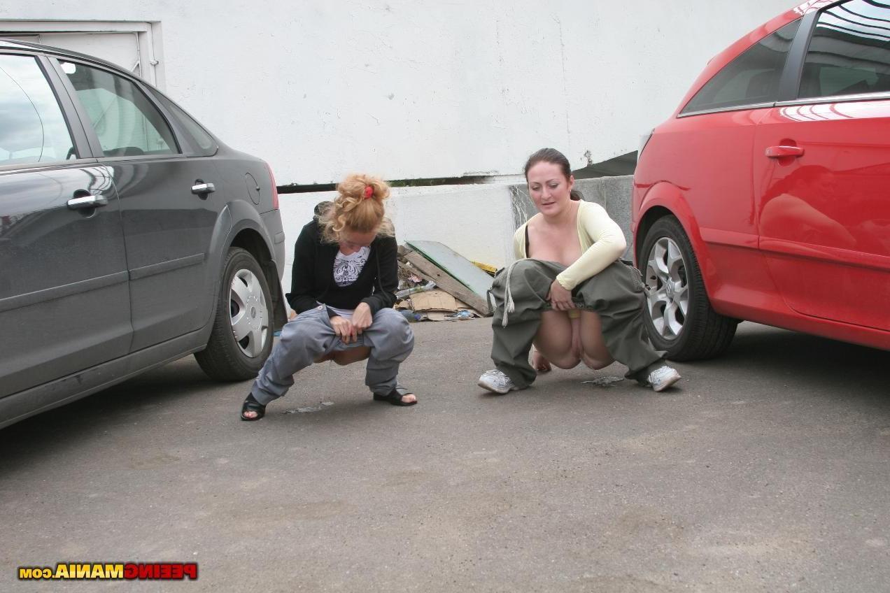 15P A couple of nasty squatted gals empty their bladders among the cars