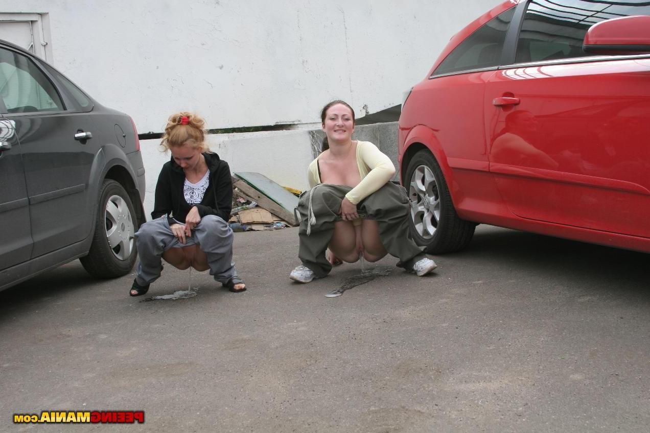 15P A couple of nasty squatted gals empty their bladders among the cars