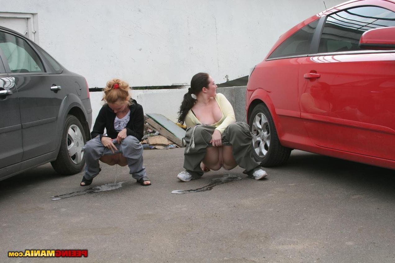 15P A couple of nasty squatted gals empty their bladders among the cars