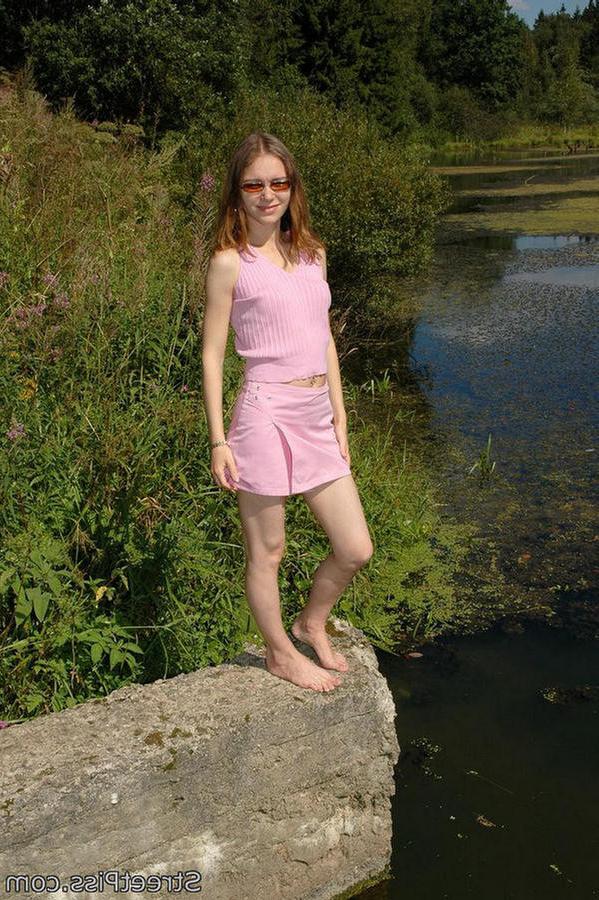 12P Leggy young hottie parades pee play on a bank