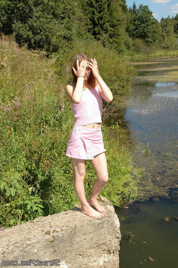 12P Leggy young hottie parades pee play on a bank