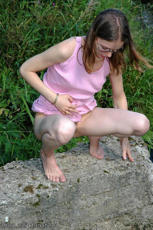 12P Leggy young hottie parades pee play on a bank