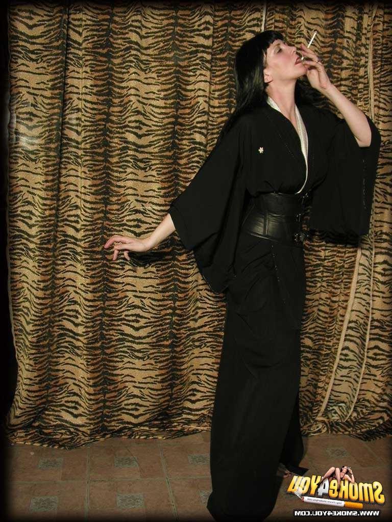 16P Kimono clad Katja smokes her ultra slims