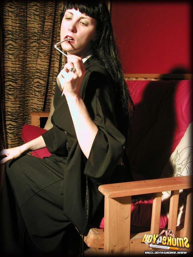 16P Kimono clad Katja smokes her ultra slims