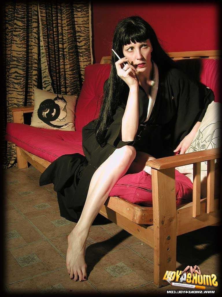16P Kimono clad Katja smokes her ultra slims
