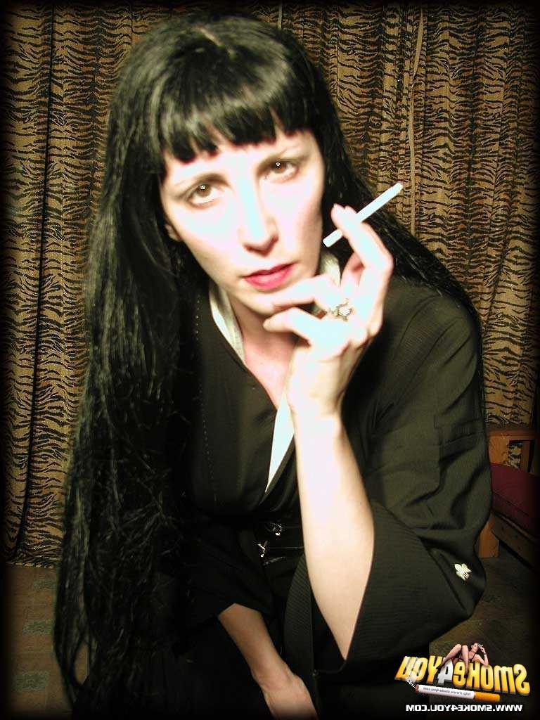 16P Kimono clad Katja smokes her ultra slims