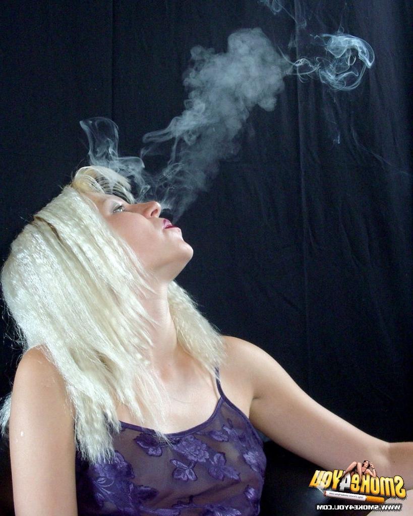 16P Trashy Blonde shows her tits through a smoky haze