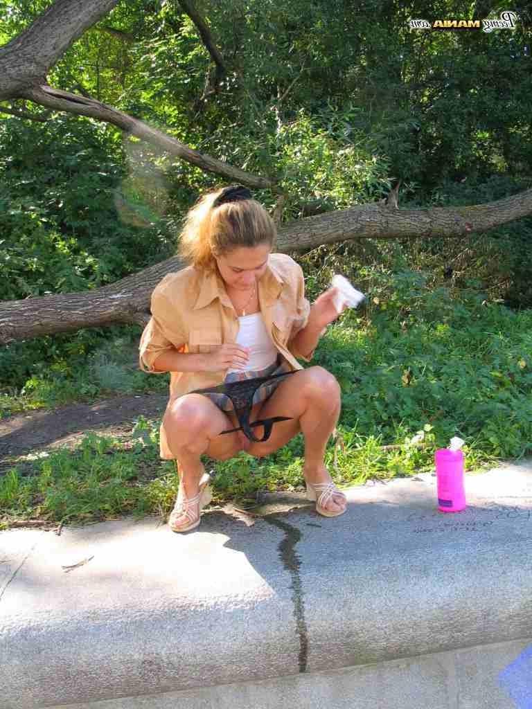 16P Girl peeing in public