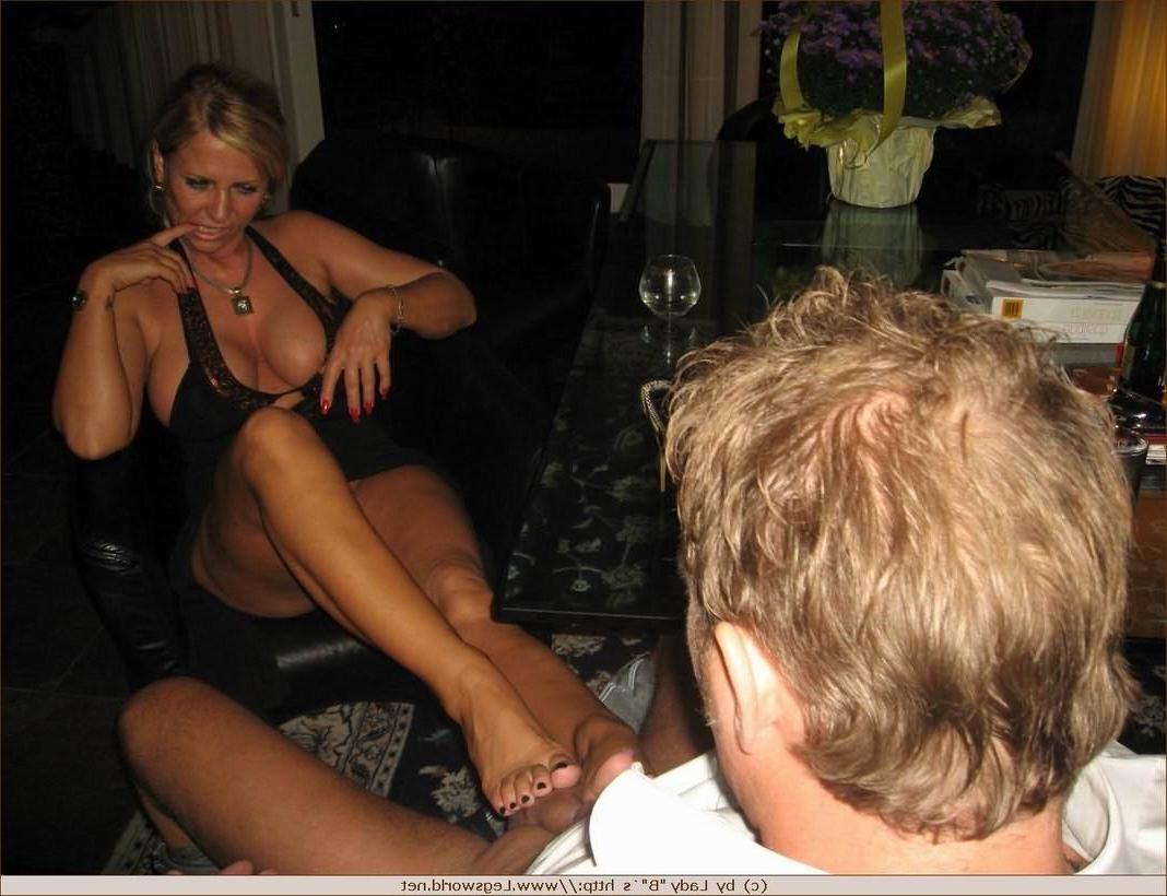 12P Lady Barbara pleasing a foot lover
