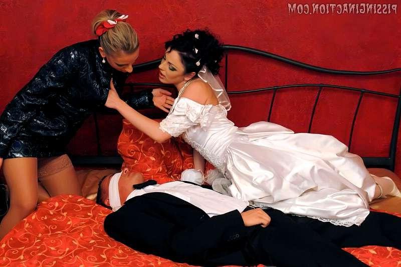 19P Bride gets pissed on during the kinky weddingnight