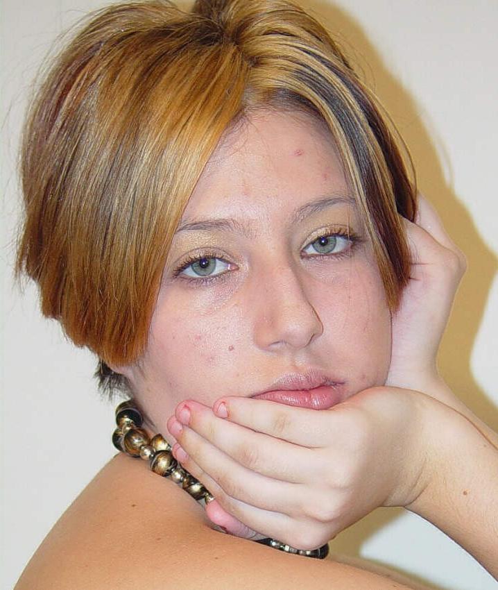 15P Amateur bitch spreading hairy pussy
