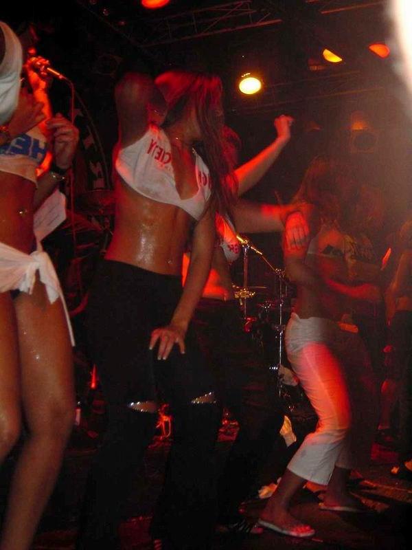 20P Drunk coeds showing boobs in public