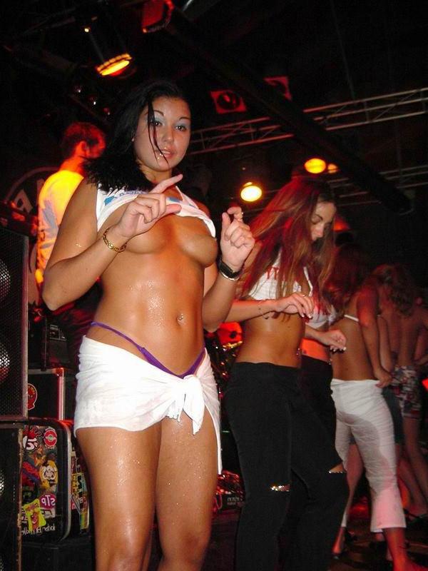 20P Drunk coeds showing boobs in public