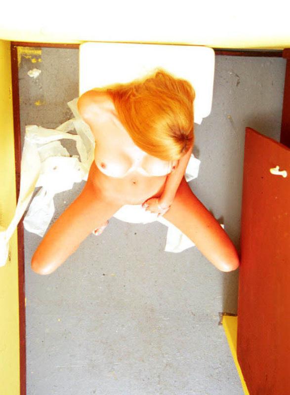 5P Blonde slut at the public toilet