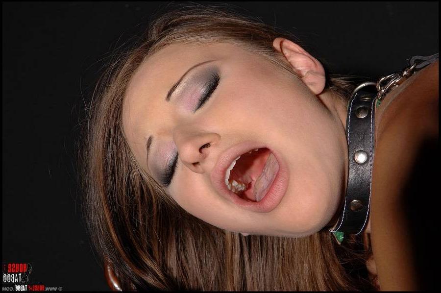 16P Kinky beauties licking pussies and playing spanking games