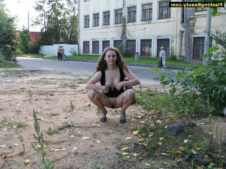 16P Exhibitionist girl flashing her pussy in public