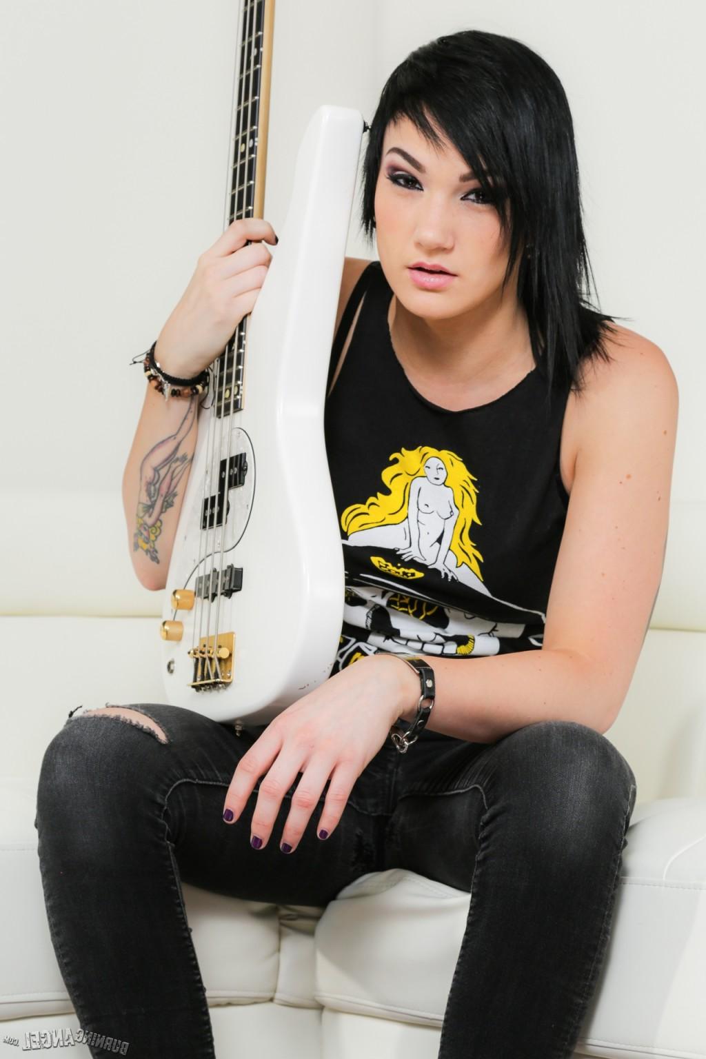 15P Sexu punk girl