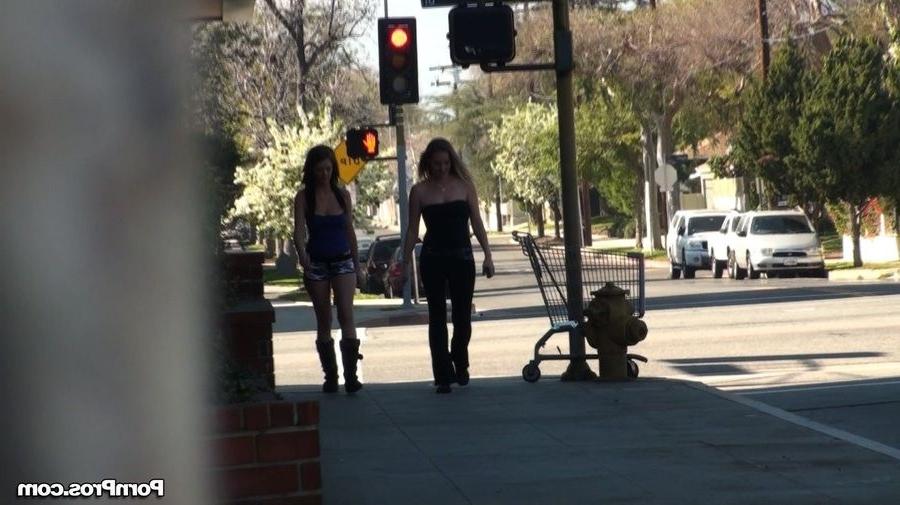 12P Two amateur babes get sharked in public by a guy